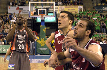 Maric en una acción del encuentro ante Pamesa (PACO AYALA)