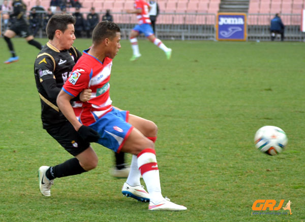 El Granada B no pudo perforar la meta jiennense (LÁZARO)