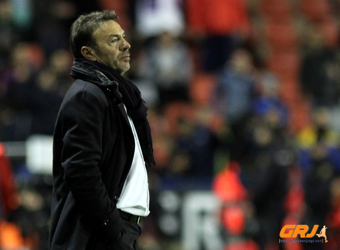 Resino se mostró descontento con el árbitro (LOF)