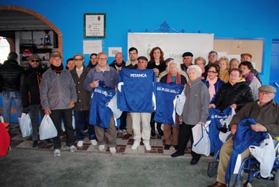 Entrega de las equipaciones de petanca 