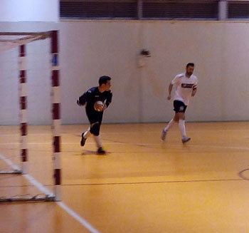 El Peligros se mantiene con paso firme 
