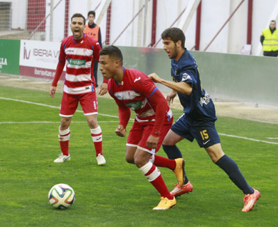 Machis supera a un jugador del UCAM Murcia (LAOPINIONDEMURCIA.ES)