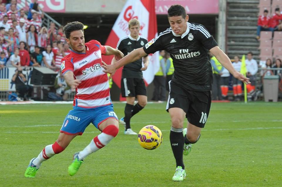 Juan Carlos y James, durante en el partido de la primera vuelta. (BALDOMERO)