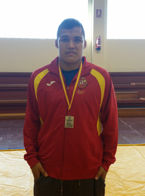 Xavier Samaniego posa con su medalla de plata 