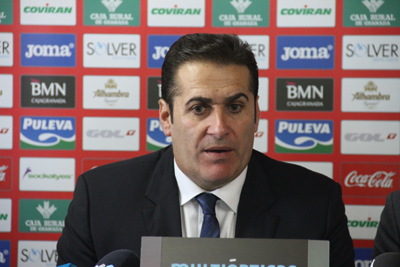 Sandoval, durante su presentación con el Granada 