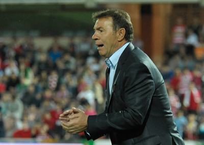 Abel anima a los jugadores durante el encuentro contra el Espanyol (BALDOMERO)