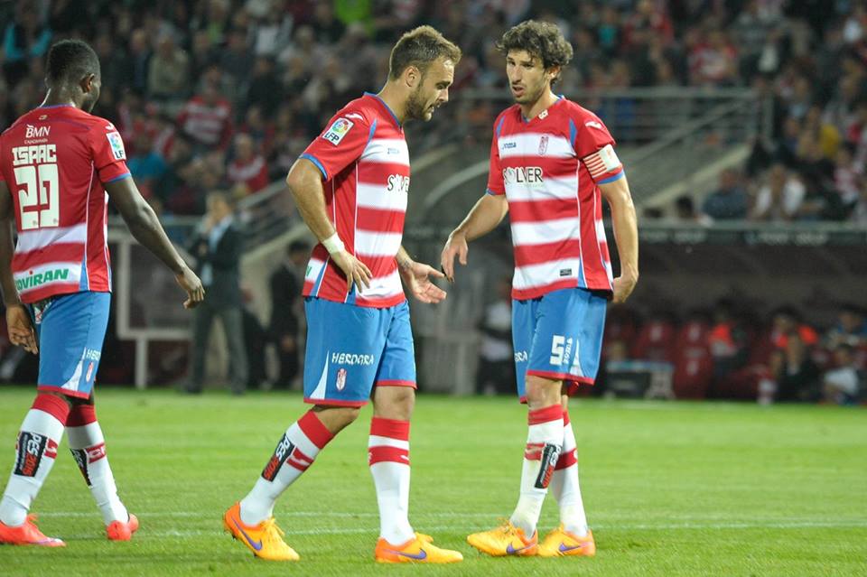 Mainz y Cala, durante el último partido ante el Espanyol. (BALDOMERO)