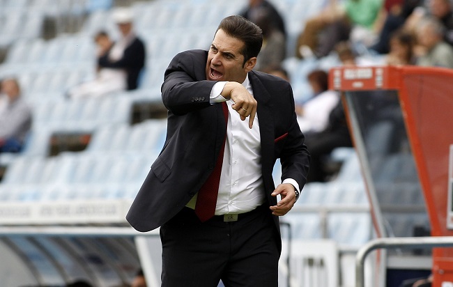 Sandoval da instrucciones a los suyos durante el partido en el Alfonso Pérez (LOF)