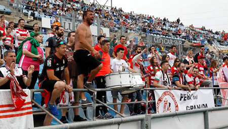 Los aficionados rojiblancos acompañaron al equipo en Getafe (LOF)