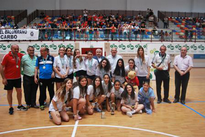 El equipo sexitano celebra si triunfo 