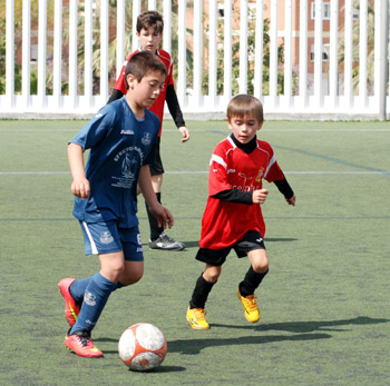 Una acción del encuentro de quinta alevín del Puerto de Motril