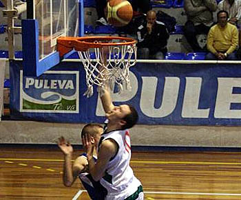 Una acción entre CB Granada y Huelva (CBGRANADA.COM)