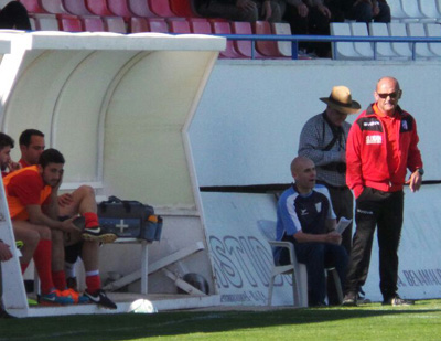Migui Álvarez sigue de pie un encuentro del Baza (VÍCTOR RODRÍGUEZ)