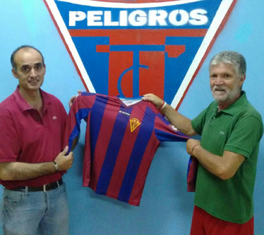 Toni Moreno junto al presidente Miguel Sánchez en la presentación