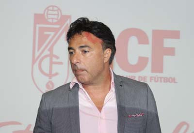 Quique Pina seguirá al frente del Granada CF (GRJ)