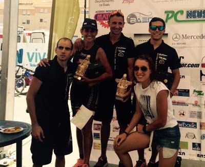 Los integrantes del equipo granadino celebran sus resultados 