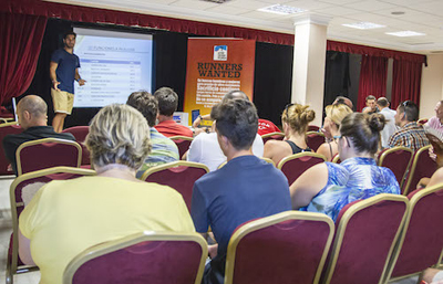 Sesión de formación para los voluntarios 