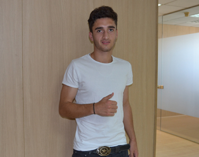 Karisic en las oficinas del Granada tras firmar su contrato (GRANADA CF)