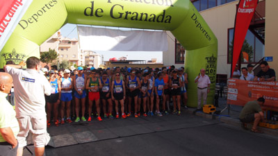 Los participantes, listos para tomar la salida 