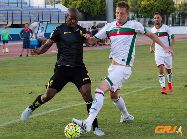 El estreno del Granada CF en pretemporada fue discreto ante su filial (J. M. ROMERO)
