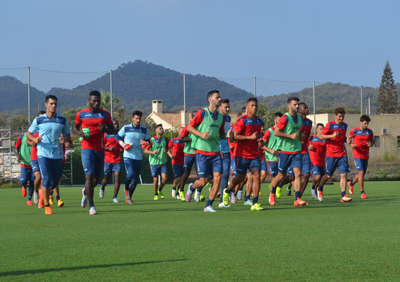 La plantilla rojiblanca continúa con su preparación (GRANADA CF)