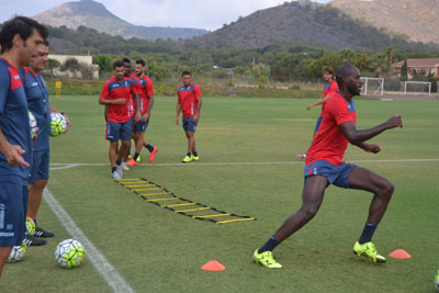 Sandoval sigue muy de cerca la evolución de sus jugadores 