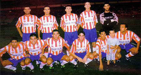 De pie: López Bravo, Edu García, Santi, Sergio Cruz, Notario; agachados: Quique Beltrán, Míchel, Jesús Sierra, Javi García, Aguilar y Álex García.
