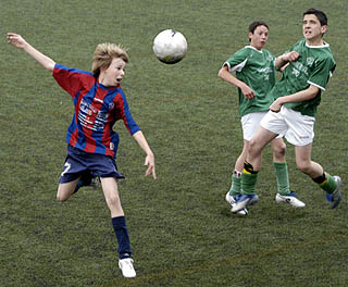Un jugador vándalo en el partido ante el Adra (PACO AYALA)