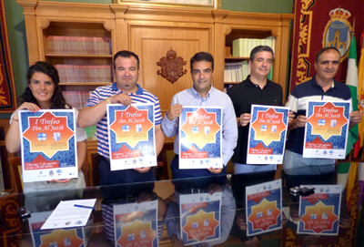 Momento de la presentación del partido en el Ayuntamiento de Loja