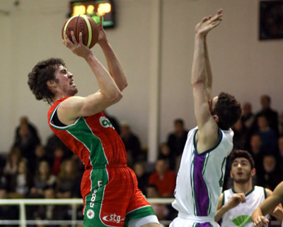 Javi Hernández renueva en el conjunto nazarí (GRJ)