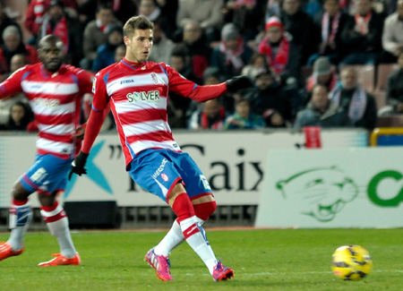 Rubén Pérez durante un partido con el Granada CF la pasada campaña.