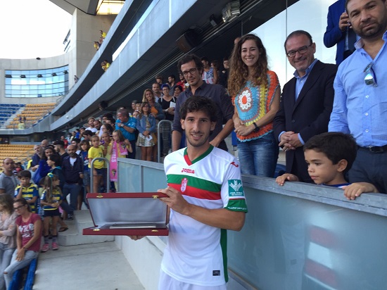 Mainz recogió la placa conmemorativa del Trofeo Carranza.