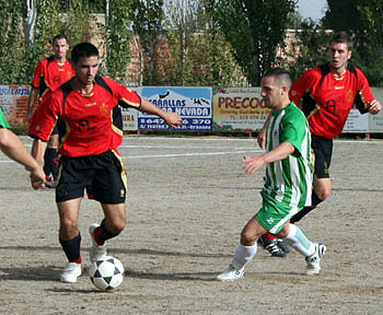 El Padul sigue luchando por el ascenso (J.J.M.)