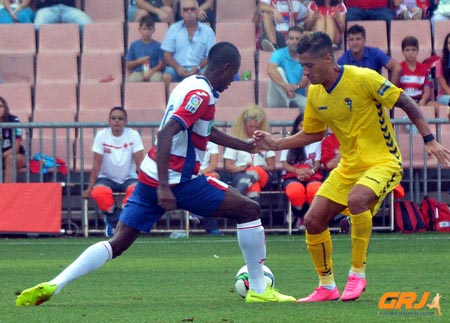 Granada B y Cádiz se repartieron los puntos (LÁZARO)