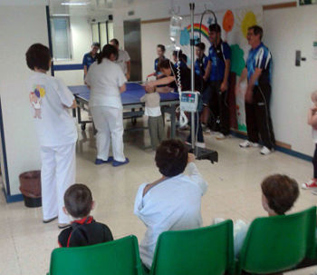 Acto solidario del club de tenis 