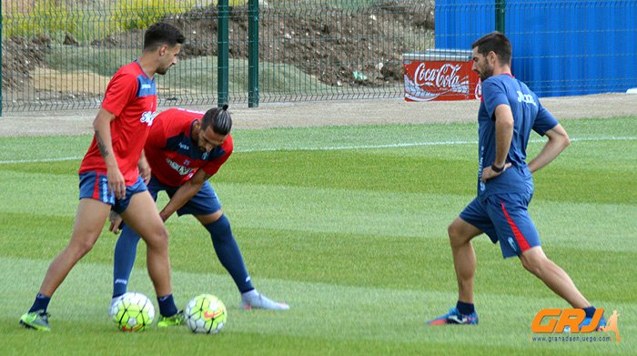 Javi Márquez y Miguel Lópes no completaron el entreno con el grupo (GRJ)