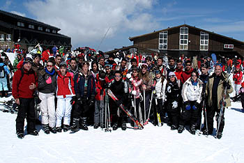 Alumnos del IES Pablo Neruda en las instalaciones de Sierra Nevada