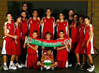 Equipo infantil del CB Granada al completo (GRJ)