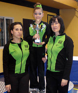 Adriana Rojas junto a sus entrenadoras (GRJ)