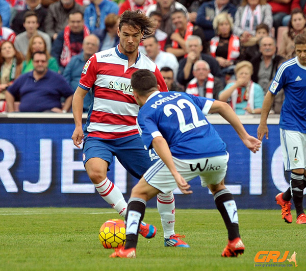 Krhin, en una acción durante el Granada-Betis (J. M. BALDOMERO)