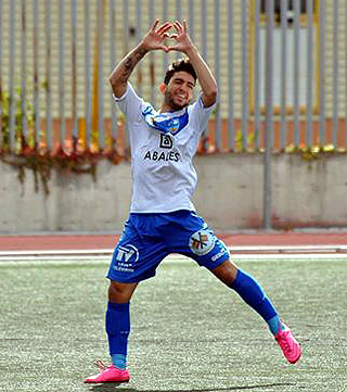 Óscar Locano celebra uno de los tantos (CASTILLO)