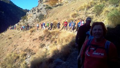 Senderistas en plena ruta por Dílar 