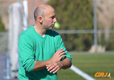 Thierry sigue el partido muy de cerca 