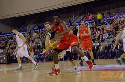 Duane James se ha convertido en la estrella del Coviran (V. CARVAJAL)