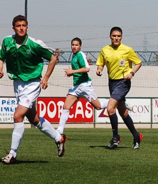 Gumer fue el autor de los dos goles del Granada 74 (BALDO)