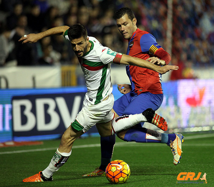 David Navarro en una acción del encuentro (LOF)