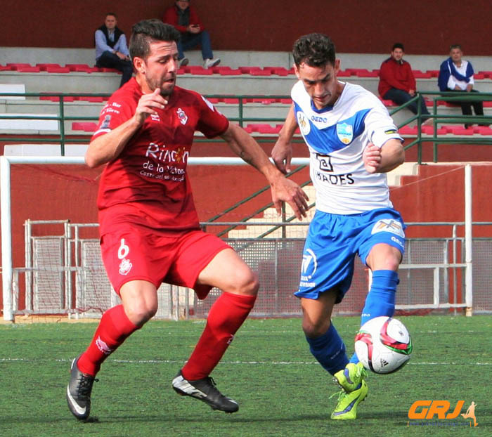 Una acción del encuentro entre CD Rincón y Loja CD (JESÚS HURTADO)