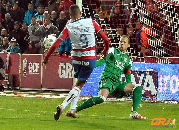 El Arabi definió bien ante el marco de Queco (JOSÉ MIGUEL BALDOMERO)