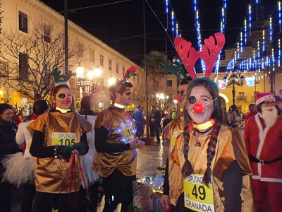 El ambiente festivo ha destacado en la San Silvestre accitana 