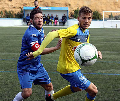 Un momento del partido entre Monachil y Huétor Tájar B (AT. MONACHIL)